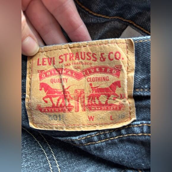 Levi's 501 Men's Faded Black Button Fly Classic Straight Leg Jeans Size 34X36 - Picture 7 of 10